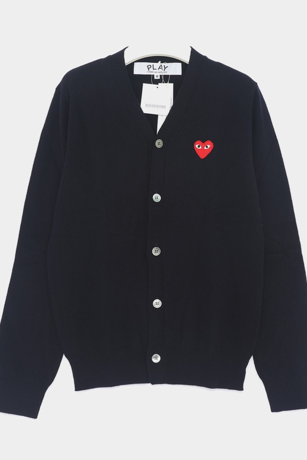 Comme des Garçons - 가디건 - 꼼데가르송 플레이 하트패치로고 울 V넥 여성 가디건 AXN008051 NAVY