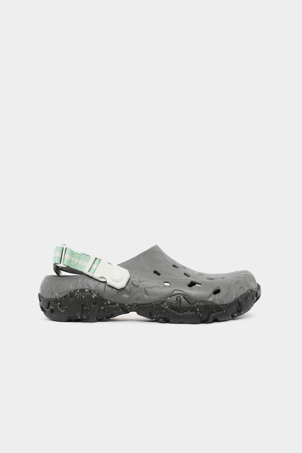 CROCS - 샌들/슬리퍼 - 크록스 올 터레인 뮬 남성 샌들 CR208391 SLGR