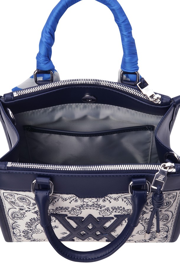 상품 슬라이드 이미지 0