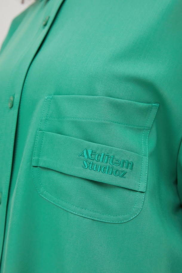 AEDITEM STUDIOZ - 셔츠 - DIAGONAL LINE POCKET LOGO SHIRTS (EMERALD)