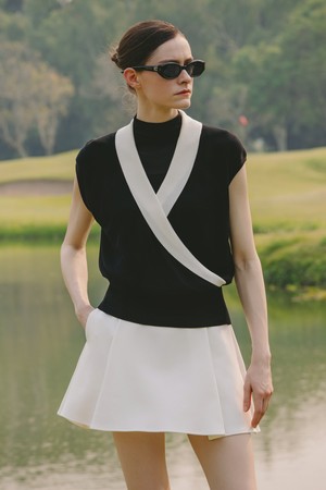 배색 랩 슬리브리스 니트_BLACK-a