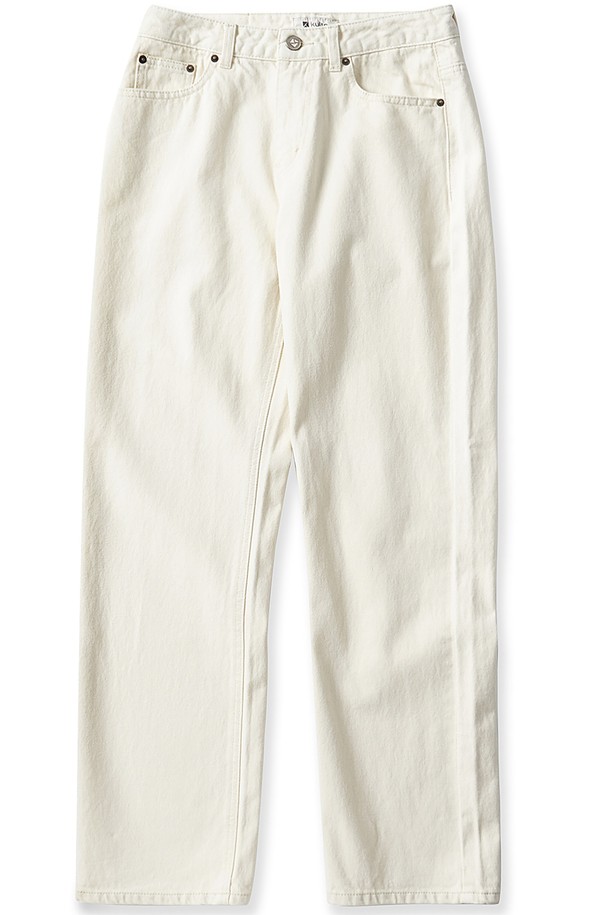 884 스마트 와이드 데님 아이보리 색상은 남녀 모두 편안하게 착용 가능한 사계절용 데님 팬츠입니다. 베이직하고 캐주얼한 스타일로, 다양한 상의와 코디하기 용이하며, 세미 와이드 핏으로 트렌디함을 더했습니다. 아이보리 컬러의 무지 패턴 디자인으로 제작되었으며, 와이드한 바지 핏이 특징입니다.
