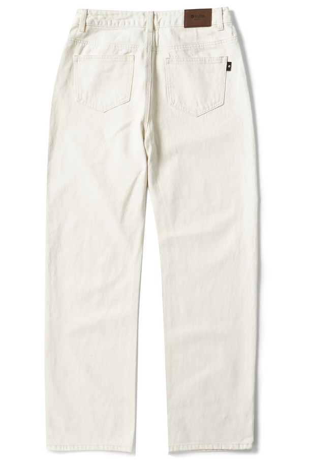 884 스마트 와이드 데님 아이보리 색상은 남녀 모두 편안하게 착용 가능한 사계절용 데님 팬츠입니다. 베이직하고 캐주얼한 스타일로, 다양한 상의와 코디하기 용이하며, 세미 와이드 핏으로 트렌디함을 더했습니다. 아이보리 컬러의 무지 패턴 디자인으로 제작되었으며, 와이드한 바지 핏이 특징입니다.
