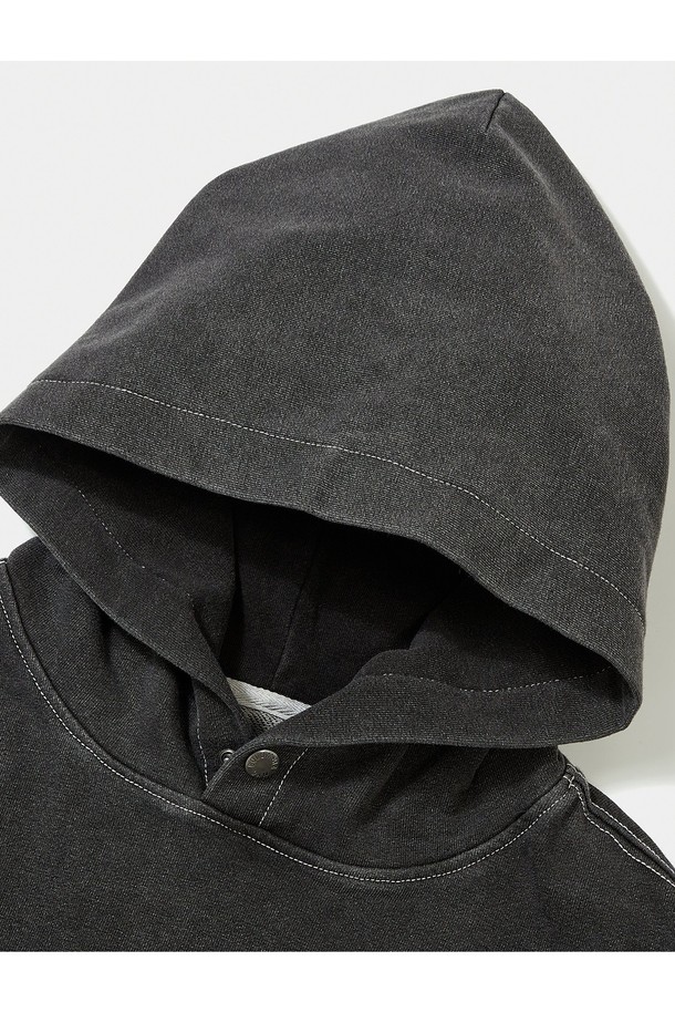 CU BIG ARCH DENIM TERRY HOODIE (블랙데님) 후드티셔츠는 캐주얼, 스트리트, 고프코어 스타일을 아우르는 남녀 공용 상의입니다. 면, 폴리에스테르, 스판덱스 혼방 소재로 제작되어 편안한 착용감을 선사하며, 두꺼운 두께감으로 따뜻함을 더했습니다. Columbia BIG ARCH 로고 아플리케와 워싱 가공으로 포인트를 더했으며, 후드에는 Columbia 로고 버튼이, 소매에는 1754 FLAG 디테일이 돋보입니다. 오버핏으로 제작되어 편안한 활동성을 제공하며, 일상, 여행, 캠핑 등 다양한 TPO에 활용하기 좋습니다. 블랙데님, 미드나잇데님 두 가지 색상으로 만나보세요.
