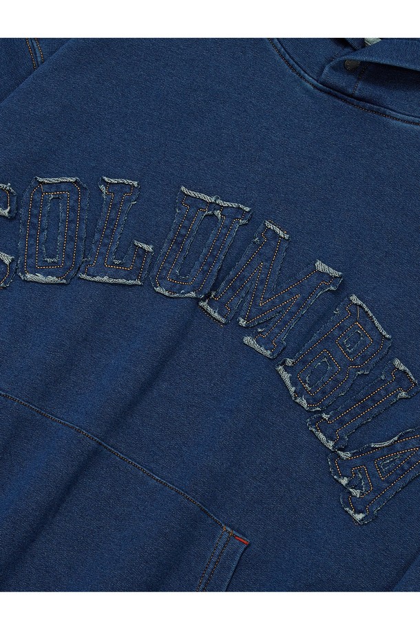 CU BIG ARCH DENIM TERRY HOODIE 미드나잇데님은 캐주얼, 미니멀, 스트리트 스타일을 아우르는 오버핏 후드 티셔츠입니다. 면, 폴리에스테르, 스판덱스 혼방 소재로 제작되어 편안한 착용감을 선사하며, 전면 아플리케 디자인과 후드 COLUMBIA 음각 로고 버튼으로 포인트를 더했습니다. 소매 1754 FLAG 포인트, 데님 워싱, 컬러 스티치가 돋보이며, 동네 마실룩, 캠핑룩 등 다양한 TPO에 활용하기 좋습니다. 미드나잇 데님, 불택 데님 두 가지 컬러로 출시되었습니다.
