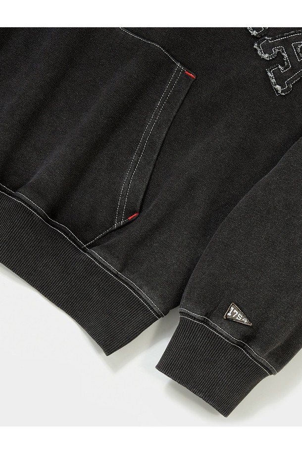 CU BIG ARCH DENIM TERRY HOODIE (블랙데님) 후드티셔츠는 캐주얼, 스트리트, 고프코어 스타일을 아우르는 남녀 공용 상의입니다. 면, 폴리에스테르, 스판덱스 혼방 소재로 제작되어 편안한 착용감을 선사하며, 두꺼운 두께감으로 따뜻함을 더했습니다. Columbia BIG ARCH 로고 아플리케와 워싱 가공으로 포인트를 더했으며, 후드에는 Columbia 로고 버튼이, 소매에는 1754 FLAG 디테일이 돋보입니다. 오버핏으로 제작되어 편안한 활동성을 제공하며, 일상, 여행, 캠핑 등 다양한 TPO에 활용하기 좋습니다. 블랙데님, 미드나잇데님 두 가지 색상으로 만나보세요.
