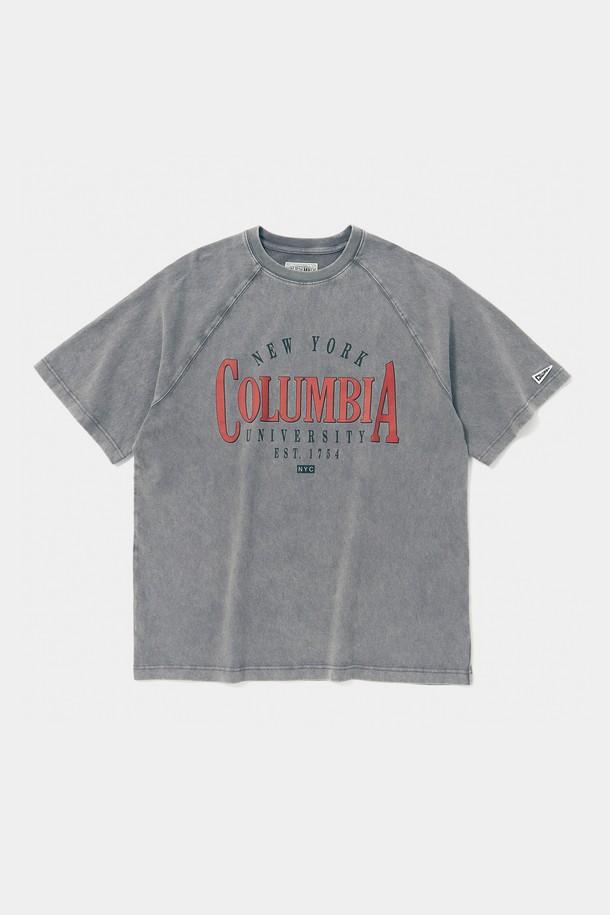 CU VTG CRACK LOGO MINERAL WASHED S/S 티셔츠 그레이는 캐주얼하고 미니멀한 스타일의 반팔 티셔츠입니다. 260G 헤비코튼 원단에 미네랄 워싱 가공을 더해 빈티지한 무드를 연출하며, 세미오버핏과 릴랙스핏으로 편안한 착용감을 제공합니다. 전면에 크랙 로고 프린트가 돋보이며, 래글런 소매와 1754 FLAG 소매 디테일로 포인트를 더했습니다. 봄, 여름 시즌에 일상복으로 활용하기 좋은 라운드넥 티셔츠입니다. 컬러는 그레이 색상입니다.
