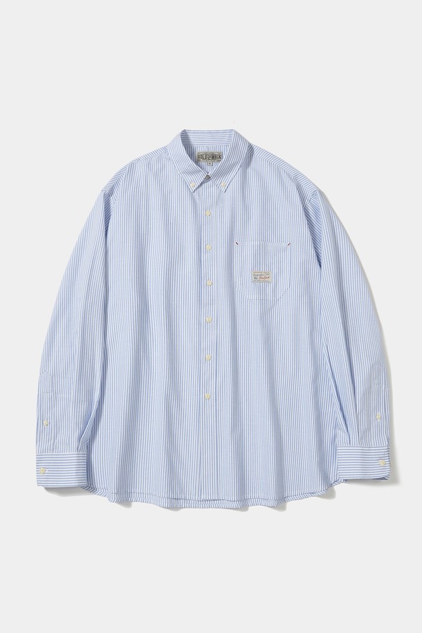 SL-LABEL (에스엘-라벨) ONE POCKET (원 포켓) OXFORD SHIRTS (옥스포드 셔츠) _BLUE STRIPE (블루 스트라이프)입니다. 블루 스트라이프, 블루 그레이 옐로우 스트라이프, 그레이 스트라이프 세 가지 컬러로 출시되었으며, 일상에서 트렌디하게 연출하기 좋습니다. 면 소재로 제작되어 탄탄한 촉감을 선사하며, 가슴 부분의 Single Out Pocket (싱글 아웃 포켓) 디테일과 여유로운 오버핏 실루엣이 특징입니다. 긴소매 기장으로 캐주얼, 클래식, 미니멀한 스타일 모두 소화 가능하며, SCHOLARLY LION LABEL (스콜라리 라이온 라벨) 포인트로 디자인의 완성도를 높였습니다.
