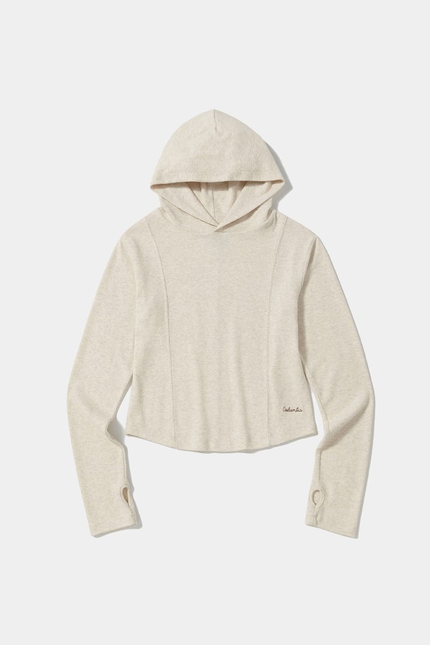 TINY SCRIPT SLIM CROP WOMEN HOODIE_OATMEAL (타이니 스크립트 슬림 크롭 여성 후디_오트밀)는 캐주얼, 스트릿 스타일을 즐기는 여성들을 위한 겨울용 후드티입니다. 오트밀 및 라이트 그레이 색상으로 출시되었으며, 슬림핏 크롭 기장으로 트렌디함을 더했습니다. 폴리에스테르, 레이온, 스판덱스 혼방 소재로 제작되어 편안한 착용감을 제공하며, 핑거홀 소매와 커브드 컷 디테일이 돋보입니다. 가슴 부분의 타이니 스크립트 자수 로고가 포인트로, 겨울 데일리룩, 집콕룩, 산책룩 등 다양한 TPO에 활용하기 좋습니다. 긴 소매 기장으로 보온성을 높였으며, 후드 디자인으로 캐주얼한 분위기를 연출합니다.
