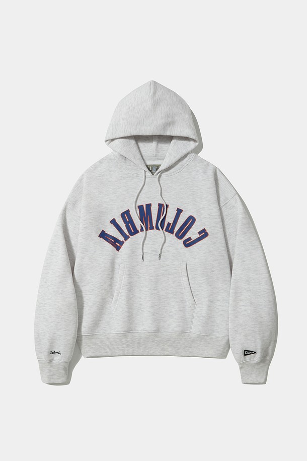 REVERSE ARCH FLEECE WOMEN HOODIE_라이트 밀란지 여성 후디는 가을, 겨울 시즌 캐주얼하고 스포티하게 연출하기 좋은 여성용 후디입니다. 부드러운 플리스 안감과 두꺼운 두께감으로 보온성을 높였으며, 오버핏 크롭 기장으로 편안한 착용감을 선사합니다. 라이트밀란지 네이비와 반티지 그린 두 가지 컬러 옵션이 있으며, 1754 FLAG 와펜과 TINY SCRIPT 자수 디테일로 포인트를 더했습니다. 데일리룩, 집콕룩, 산책룩 등 다양한 TPO에 활용하기 좋으며, 미니멀한 스타일을 연출하기에도 적합합니다. 면과 폴리에스테르 혼방 소재로 제작되었습니다.
