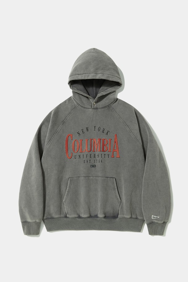 VTG 크랙 워시드 헤비 플리스 후디 _그레이는 빈티지 무드를 살린 오버핏 후드티입니다. 부드러운 촉감의 면, 폴리에스테르 혼방 소재에 플리스 안감을 더해 따뜻함을 높였습니다. 차콜 그레이 컬러에 미네랄 워싱 가공을 더해 자연스러운 색감과 빈티지한 멋을 살렸으며, COLUMBIA 플래그 패치로 포인트를 주었습니다. 넉넉한 루즈핏 실루엣으로 편안한 착용감을 제공하며, 겨울철 데일리룩, 집콕룩, 산책룩 등 다양한 TPO에 캐주얼하고 스트리트한 스타일을 연출하기 좋습니다. 긴 소매 기장에 두꺼운 두께감으로 한겨울에도 따뜻하게 입을 수 있습니다.
