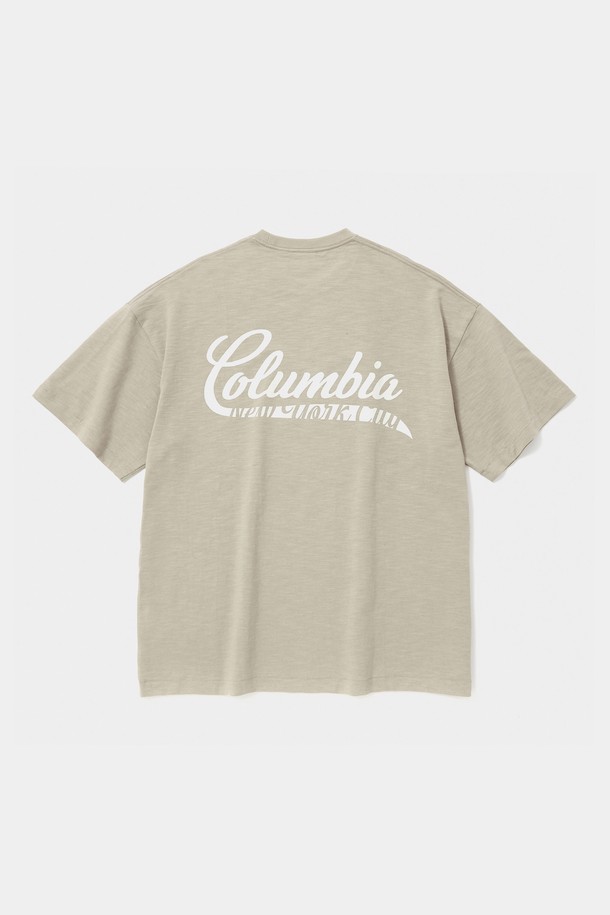 CU BIG WAVE LOGO S/S 티셔츠 내추럴베이지는 편안한 착용감의 면 소재로 제작된 반소매 티셔츠입니다. 25S/S 컬렉션으로, 빅웨이브 로고 프린팅이 앞면과 뒷면에 디자인되어 캐주얼한 무드를 연출합니다. 넉넉한 오버핏, 라운드넥으로 제작되었으며, 일상 및 가벼운 여행룩에 적합합니다. 내추럴베이지 외에도 블랙 블루 다크 네이비, 라이트 멜란지 컬러를 만나볼 수 있습니다. 자유로운 실루엣으로 미니멀, 스트리트 스타일을 즐기기에 좋습니다.
