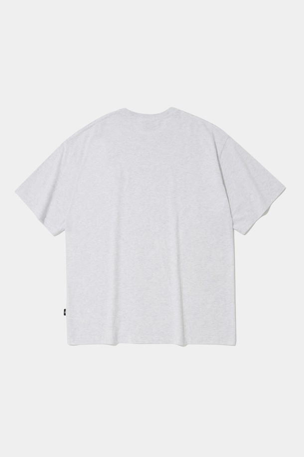 CU 아치 로고 S/S 티셔츠 라이트 멜란지 (CU ARCH LOGO S/S T-SHIRTS LIGHT MELANGE)는 컬럼비아 대학교 브랜딩과 COLUMBIA EST. 1754 텍스트가 돋보이는 반소매 티셔츠입니다. 봄, 여름 시즌에 어울리는 캐주얼, 베이직 스타일의 공용 의류로, 동네 마실룩, 여행룩에 적합합니다. 면 소재의 라운드넥 디자인으로, 세미 오버핏의 자유로운 실루엣을 연출하며, 블랙, 화이트 라이트 멜란지, 오트밀, 크라운 네이비 4가지 색상으로 출시되었습니다. 22/23 Spring/Summer 컬렉션 제품으로, 일상에서 편안하게 착용하기 좋습니다.
