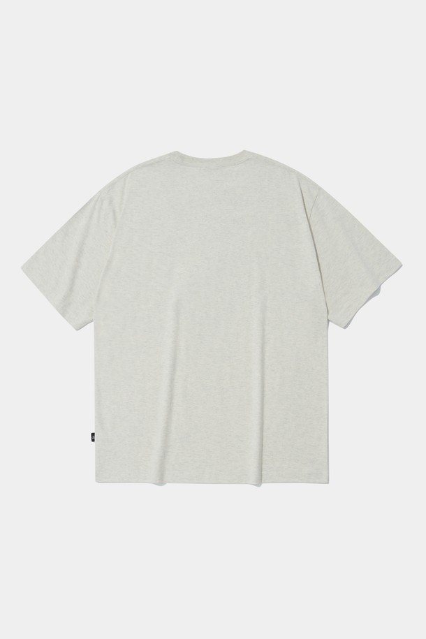 1754 아치 로고 S/S 티셔츠 오트밀은 베이직하고 캐주얼한 스타일의 반팔 티셔츠입니다. 면 소재로 제작되어 부드러운 촉감을 선사하며, 봄, 여름 시즌에 활용하기 좋습니다. 라운드넥에 세미오버핏으로 편안하게 착용 가능하며, 오트밀, 블랙, 차콜, 화이트 4가지 색상으로 출시되었습니다. 전면에 아치 로고 프린팅이 돋보이며, COLUMBIA 로고 포인트 라벨로 포인트를 더했습니다. 동네 마실룩, 여행룩 등 다양한 TPO에 매치하여 트렌디한 무드를 연출해보세요.
