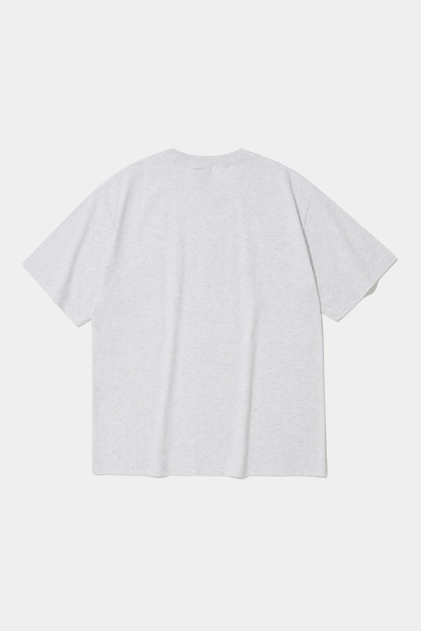 VTG CRACK LOGO S/S 티셔츠 LIGHT MELANGE는 캐주얼하고 베이직한 스타일의 남녀 공용 반팔 티셔츠입니다. 봄, 여름 시즌에 적합하며, 일상복으로 활용하기 좋습니다. "COLUMBIA VINTAGE" 로고의 크랙 프린팅과 "COLUMBIA N.Y.C" 포인트 라벨, 1754 FLAG 소매 라벨이 특징입니다. 싱글 저지 면 원단으로 제작되었으며, 세미오버핏의 라운드넥 디자인입니다. 동네 마실룩 또는 산책룩에 미니멀한 스타일을 더해줍니다.
