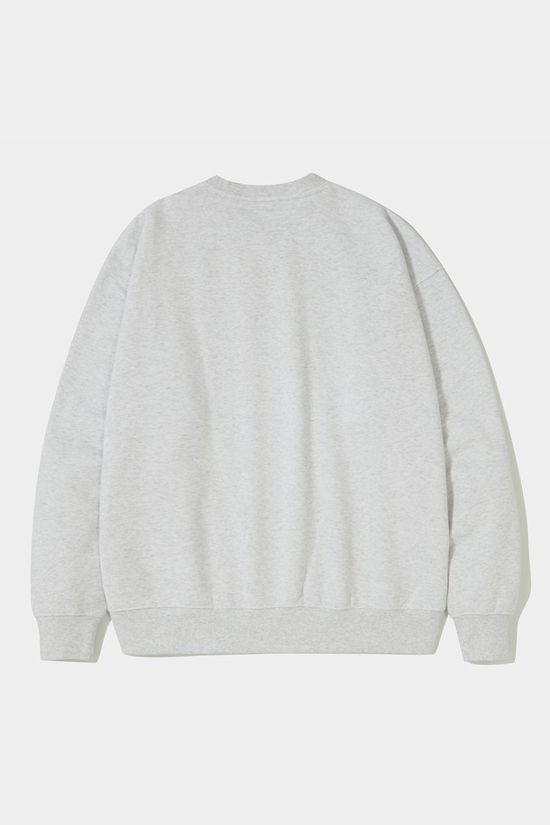 CU 시그 빅 플리스 크루넥_라이트 멜란지는 부드러운 촉감의 플리스 안감과 두꺼운 두께감으로 가을, 겨울철 따뜻하게 착용할 수 있는 맨투맨/스웨트셔츠입니다. 세미오버핏으로 편안한 착용감을 제공하며, 일상, 집콕, 산책 등 다양한 TPO에 어울립니다. 라이트 멜란지, 블랙, 오트밀 세 가지 컬러로 출시되어 취향에 맞게 선택할 수 있습니다. 시그니처 로고 프린트와 콜롬비아 플래그 포인트 디테일이 돋보이며, 면 67%, 폴리에스테르 33% 혼방 소재로 제작되었습니다. 베이직하고 캐주얼, 미니멀한 스타일을 선호하는 분들께 추천합니다.
