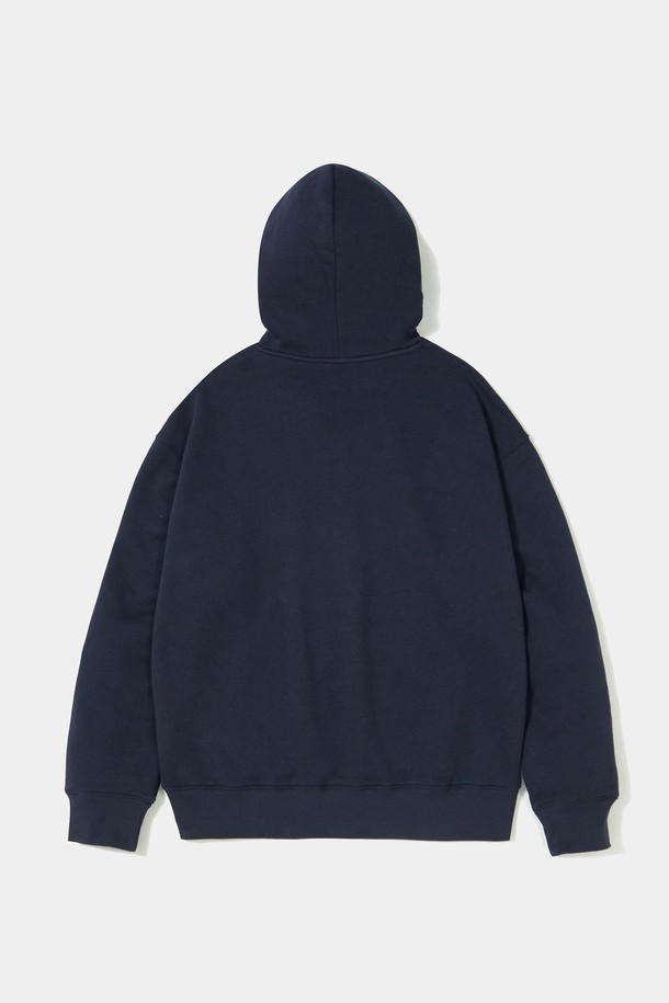 CU SIG 빅 플리스 후디_네이비는 가을, 겨울 시즌에 어울리는 공용 후드티입니다. 네이비와 라이트 멜란지 두 가지 색상으로 출시되었으며, 일상 캐주얼룩에 활용하기 좋습니다. 면 67%와 폴리에스테르 33% 혼방 소재로 제작되어 부드러운 촉감과 두께감을 자랑하며, 플리스 안감으로 보온성을 높였습니다. 세미 오버핏에 크롭 기장으로 트렌디함을 더했으며, 콜롬비아 플래그 포인트와 앞면 시그니처 로고 프린트가 특징입니다. 겨울 데일리룩, 집콕룩, 산책룩 등 다양한 TPO에 캐주얼, 미니멀, 스트리트 스타일로 활용해보세요.
