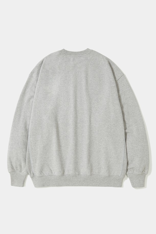 VTG 빅 크랙 헤비 테리 크루넥_M.GRAY는 남성용 상의, 맨투맨/스웨트셔츠입니다. 가을, 겨울에 어울리는 두꺼운 두께감의 헤비 테리 소재로 제작되어 부드러운 촉감을 선사하며, 일상 및 집콕룩, 캐주얼, 스트리트, 미니멀 스타일을 연출하기 좋습니다. 450G의 묵직한 중량감과 사이드 립 디테일, VTG 로고 크랙 프린팅이 돋보이며 오버핏으로 편안하게 착용 가능합니다. 라운드넥에 긴 소매 기장으로 보온성을 높였습니다.
