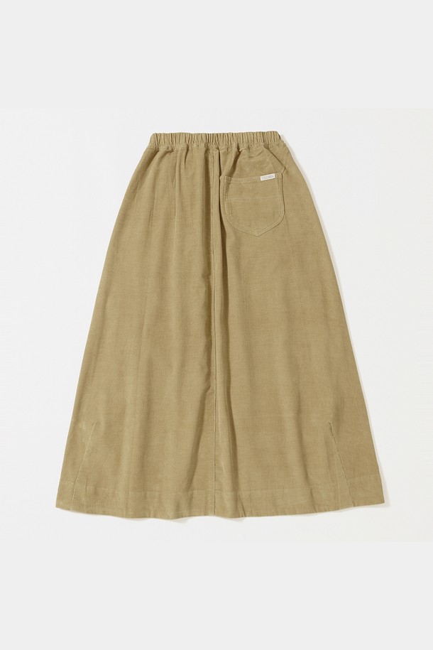 TRAJAN LABEL (트라잔 라벨)의 올라운드 코듀로이 플리츠 롱 스커트_베이지는 캐주얼하면서도 트렌디한 스타일을 연출하는 여성용 스커트입니다. 가을, 겨울 시즌에 어울리는 부드러운 코듀로이 소재로 제작되어 따뜻하고 편안한 착용감을 선사합니다. A라인과 플리츠 디자인이 조화롭게 어우러져 여성스러운 실루엣을 강조하며, 전체 밴딩 처리로 활동성을 높였습니다. 베이지 및 브라운 컬러로 출시되어 겨울 데일리룩, 동네 마실룩 등 다양한 TPO에 활용하기 좋습니다. 미니멀, 클래식, 캐주얼 스타일을 즐겨 입는 분들께 추천합니다.
