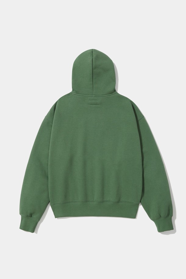 REVERSE ARCH FLEECE WOMEN HOODIE (리버스 아치 플리스 여성 후디)는 캐주얼, 스포티, 미니멀 스타일을 모두 아우르는 여성 후드티입니다. 빈티지 그린 컬러에 오버핏으로 제작되어 편안한 착용감을 선사하며, 가을, 겨울 시즌 데일리룩, 집콕룩, 산책룩에 활용하기 좋습니다. 두꺼운 두께감의 면, 폴리에스테르 혼방 소재로 부드러운 촉감과 플리스 안감을 통해 보온성을 높였습니다. COLUMBIA REVERSE ARCH 로고 프린트, 1754 FLAG 패치, TINY SCRIPT 자수 디테일과 캥거루 포켓이 돋보이는 디자인입니다. 긴 소매 기장의 크롭 기장으로 트렌디한 스타일을 연출할 수 있습니다.
