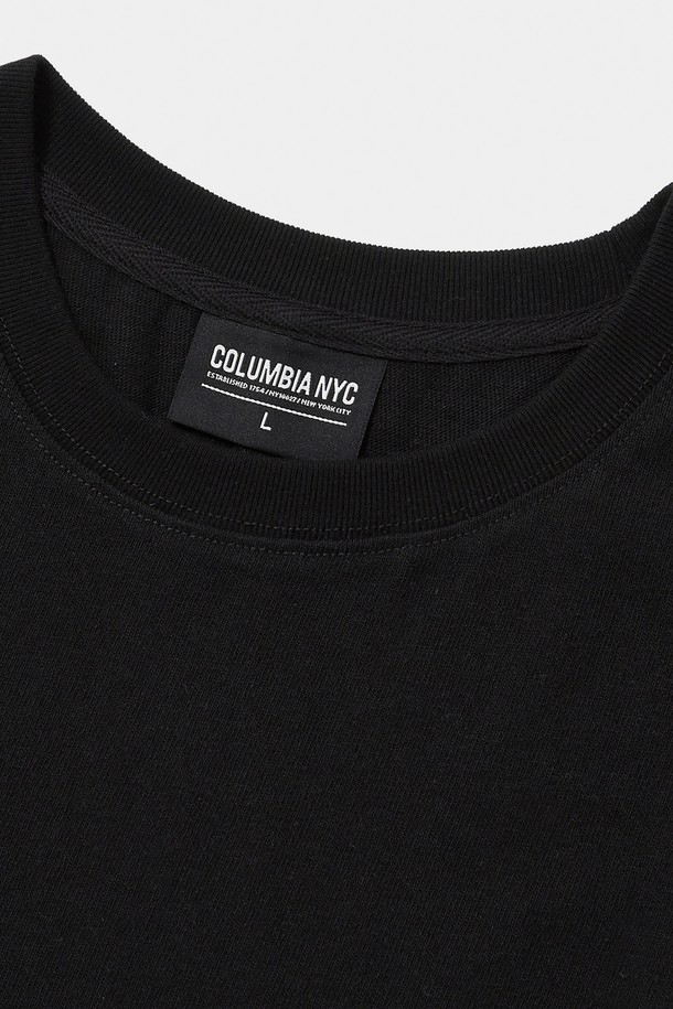 B/S NY 슬리브리스 티셔츠 블랙은 스트릿, 캐주얼 스타일을 즐기는 남성을 위한 오버핏 민소매 티셔츠입니다. 두꺼운 헤비코튼 소재(260G)를 사용하여 튼튼하며, 밑단 트임 디테일로 활동성을 더했습니다. 전면에 플로킹 기법으로 표현된 NY 로고가 돋보이며, 라운드넥 디자인으로 편안하게 착용 가능합니다. 일상생활은 물론 여행 시에도 스타일리시하게 연출할 수 있는 아이템입니다.
