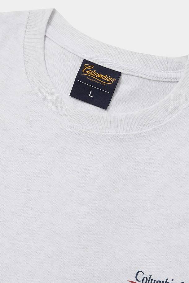 CU BIG WAVE LOGO S/S 티셔츠 라이트멜란지는 캐주얼, 미니멀, 스트리트 스타일을 즐기는 분들을 위한 반팔 티셔츠입니다. 봄, 여름 시즌에 어울리는 공용 의류로, 동네 마실룩이나 여행룩에 적합합니다. 부드러운 면 소재로 제작되었으며, 오버핏으로 편안한 착용감을 선사합니다. 라운드넥 디자인에 앞면과 뒷면에 빅웨이브 로고 프린팅, 그리고 Columbia University in the City of New York Est. 1754 그래픽이 돋보입니다. 라이트멜란지, 블랙 블루 다크 네이비, 내추럴 베이지 3가지 색상으로 만나보세요.
