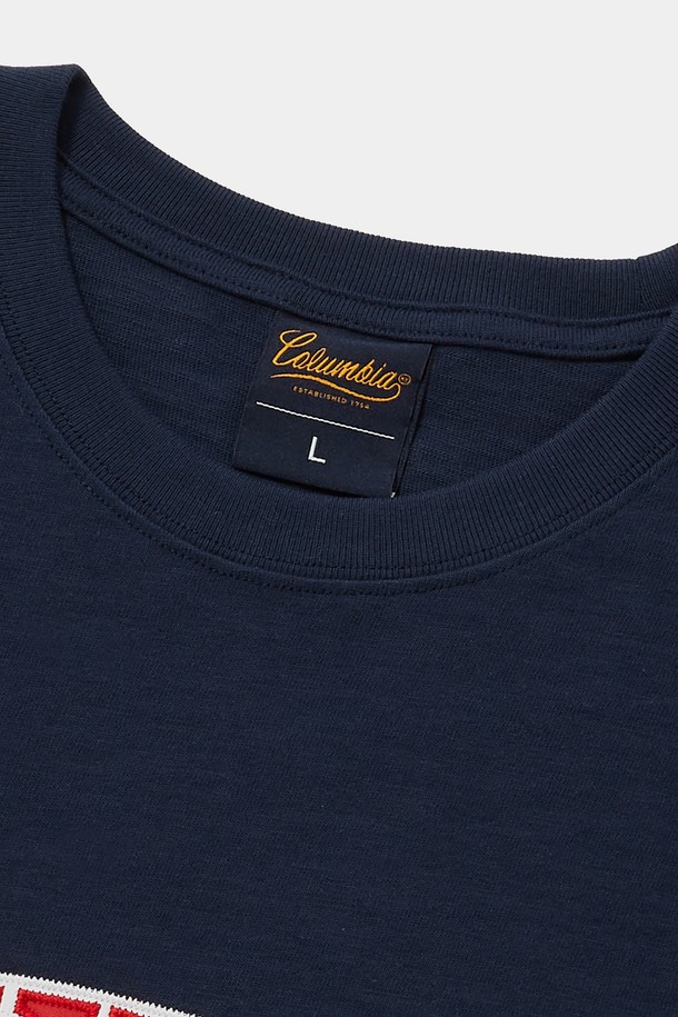 STREET ARCH LOGO S/S 티셔츠 다크네이비는 일상 및 여행 시 편안하게 착용하기 좋은 남성 반팔 티셔츠입니다. 다크네이비, 블랙, 화이트 블루, 라이트 멜란지 4가지 컬러로 출시되었으며, 코튼 슬럽 싱글 원단을 사용하여 부드러운 촉감을 선사합니다. 아플리케 기법으로 제작된 스트릿 아치 로고가 돋보이며, 왼쪽 하단에는 컬럼비아 클래식 라벨이 포인트로 더해져 있습니다. 오버핏 디자인으로 캐주얼, 스트릿, 미니멀 스타일을 모두 소화할 수 있으며, 봄, 여름 시즌에 활용하기 좋습니다.
