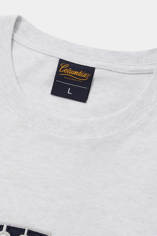 STREET ARCH LOGO S/S 티셔츠 라이트멜란지는 23S/S 컬렉션으로 출시된 공용 반팔 티셔츠입니다. 라이트멜란지, 블랙, 화이트 블루, 다크 네이비 4가지 색상으로 만나볼 수 있으며, 일상과 여행에 모두 적합한 디자인입니다. 오버핏으로 편안한 착용감을 제공하며, 스트릿 및 캐주얼 스타일을 연출하기 좋습니다. 면 소재로 제작되어 부드러운 촉감을 자랑하며, 아치 로고 아플리케와 콜롬비아 클래식 라벨이 특징입니다. 라운드넥에 반소매 기장으로, 봄, 여름 시즌에 활용하기 좋은 아이템입니다.
