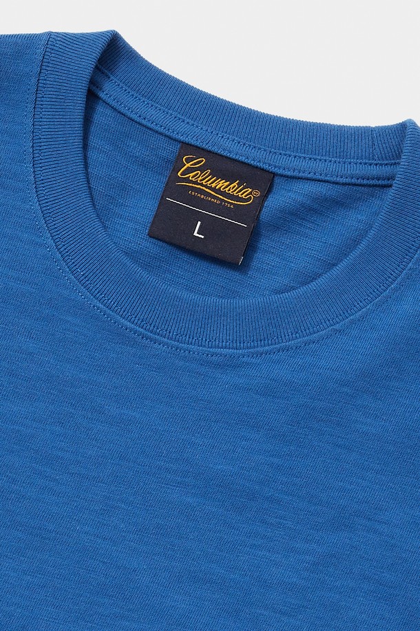 CU BIG WAVE LOGO S/S 티셔츠 블루는 편안한 일상과 여행에 적합한 반팔 티셔츠입니다. 릴랙스한 실루엣의 오버핏으로 제작되었으며, 앞뒤에 CU BIG WAVE 로고 프린팅이 돋보입니다. 슬럽 원단을 사용하여 자연스러운 질감을 살렸으며, 라운드넥 디자인으로 캐주얼한 스타일을 연출합니다. 봄, 여름 시즌에 활용하기 좋으며, 미니멀, 스트리트 스타일을 선호하는 분들께 추천합니다. 면 소재로 제작되어 부드러운 촉감을 제공합니다.
