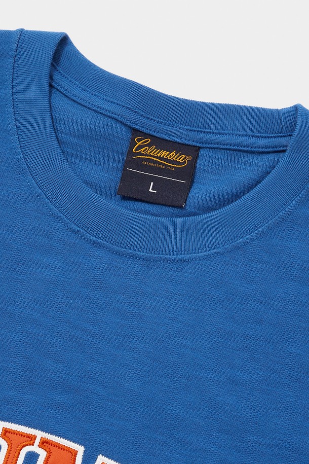 STREET ARCH LOGO S/S 티셔츠 블루는 캐주얼 및 스트릿 스타일을 선호하는 분들을 위한 반팔 티셔츠입니다. 봄, 여름 시즌에 적합하며, 오버핏으로 편안한 착용감을 제공합니다. 라운드넥 디자인에 부드러운 촉감의 슬럽 코튼 소재로 제작되었습니다. 티셔츠 앞면에는 Columbia Street 아치 로고 아플리케가, 하단 왼쪽에는 Columbia Classic 라벨이 포인트로 들어가 있습니다. 동네 마실룩, 여행룩 등 다양한 TPO에 활용하기 좋은 아이템입니다.
