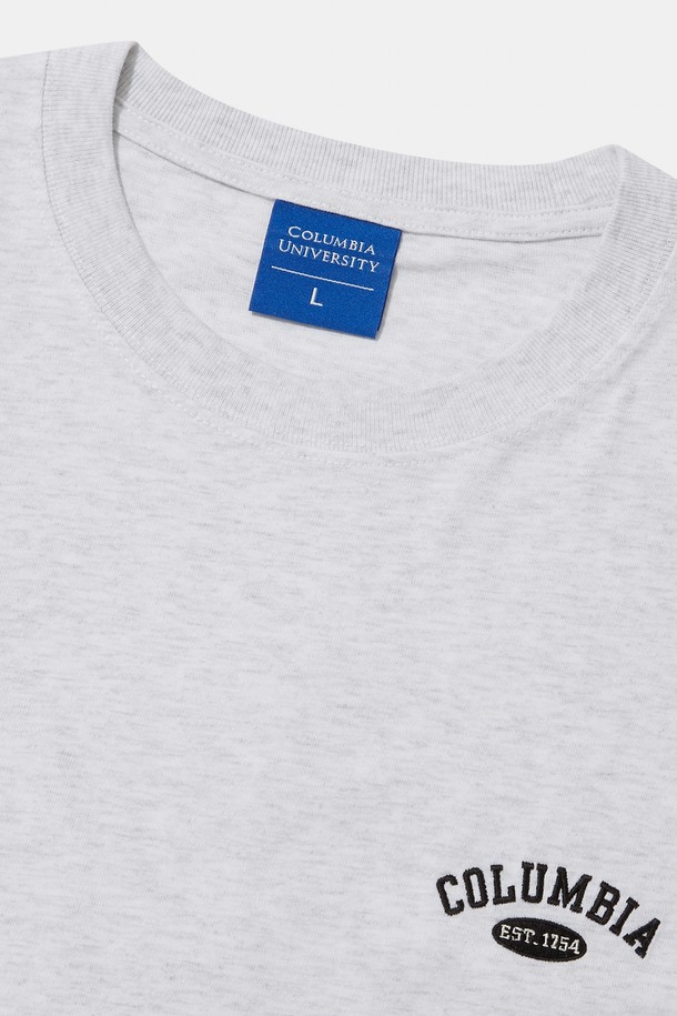 CU 아치 로고 S/S 티셔츠 라이트 멜란지 (CU ARCH LOGO S/S T-SHIRTS LIGHT MELANGE)는 컬럼비아 대학교 브랜딩과 COLUMBIA EST. 1754 텍스트가 돋보이는 반소매 티셔츠입니다. 봄, 여름 시즌에 어울리는 캐주얼, 베이직 스타일의 공용 의류로, 동네 마실룩, 여행룩에 적합합니다. 면 소재의 라운드넥 디자인으로, 세미 오버핏의 자유로운 실루엣을 연출하며, 블랙, 화이트 라이트 멜란지, 오트밀, 크라운 네이비 4가지 색상으로 출시되었습니다. 22/23 Spring/Summer 컬렉션 제품으로, 일상에서 편안하게 착용하기 좋습니다.
