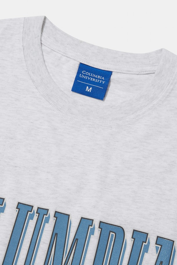 VTG CRACK LOGO S/S 티셔츠 LIGHT MELANGE는 캐주얼하고 베이직한 스타일의 남녀 공용 반팔 티셔츠입니다. 봄, 여름 시즌에 적합하며, 일상복으로 활용하기 좋습니다. "COLUMBIA VINTAGE" 로고의 크랙 프린팅과 "COLUMBIA N.Y.C" 포인트 라벨, 1754 FLAG 소매 라벨이 특징입니다. 싱글 저지 면 원단으로 제작되었으며, 세미오버핏의 라운드넥 디자인입니다. 동네 마실룩 또는 산책룩에 미니멀한 스타일을 더해줍니다.
