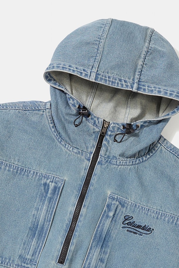 NY STREET TAIL 데님 아노락 재킷_라이트 진은 남녀 모두 착용 가능한 오버핏 아노락 자켓입니다. 11OZ 데님 소재에 NY STREET TAIL 로고 자수가 포인트로 들어가 있으며, 캐주얼한 컬러 스티치 디테일과 COLUMBIA STREET 라벨이 돋보입니다. 봄, 가을 시즌에 어울리는 두꺼운 두께감과 뻣뻣한 촉감으로 스트릿, 캐주얼 스타일을 완성합니다. 집업 스타일로 편안하게 착용 가능하며, 동네 마실룩이나 가을 나들이룩에 적합합니다. 라이트 진, 그레이 진 두 가지 컬러로 만나보세요.
