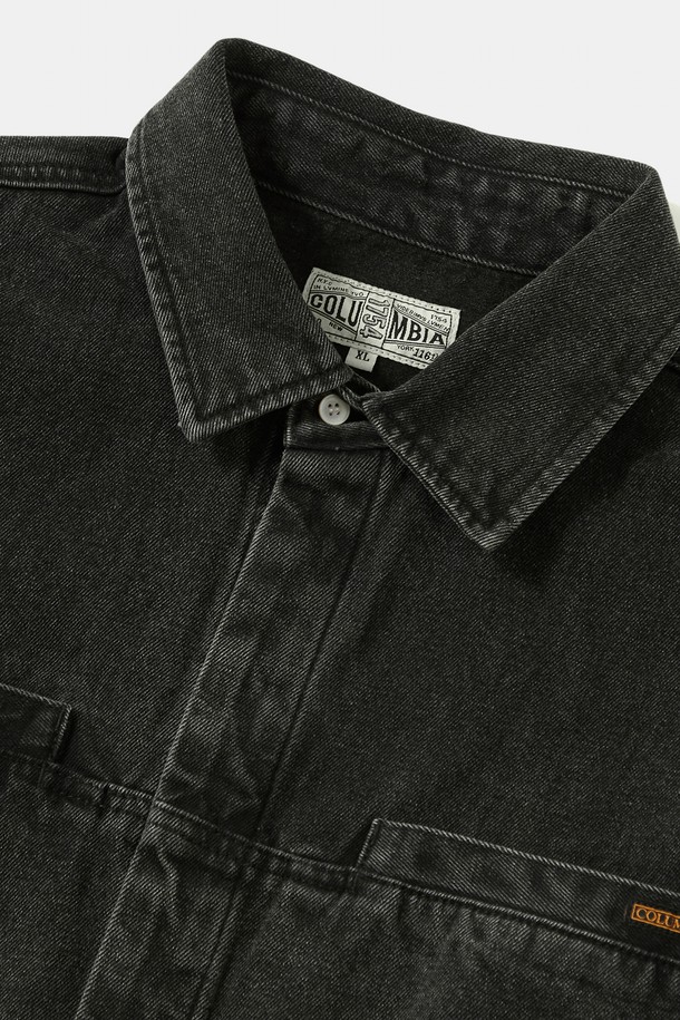 트라잔 라벨 히든 포켓 데님 셔츠_그레이 진은 남성용 데님 셔츠입니다. 11온스 데님 소재로 제작되어 두꺼운 두께감과 뻣뻣한 촉감을 선사하며, 봄, 가을에 착용하기 좋습니다. 오버핏 디자인에 긴소매, 카라 네크라인으로 트렌디한 스타일을 연출하며, 히든 포켓과 트라잔 라벨 포인트 디테일이 돋보입니다. 그레이, 라이트 데님, 브라운 세 가지 컬러로 출시되어, 데이트룩, 가을 나들이룩 등 캐주얼, 미니멀, 클래식 스타일을 모두 소화할 수 있습니다. 무지 패턴으로 다양한 코디에 활용하기 용이합니다.
