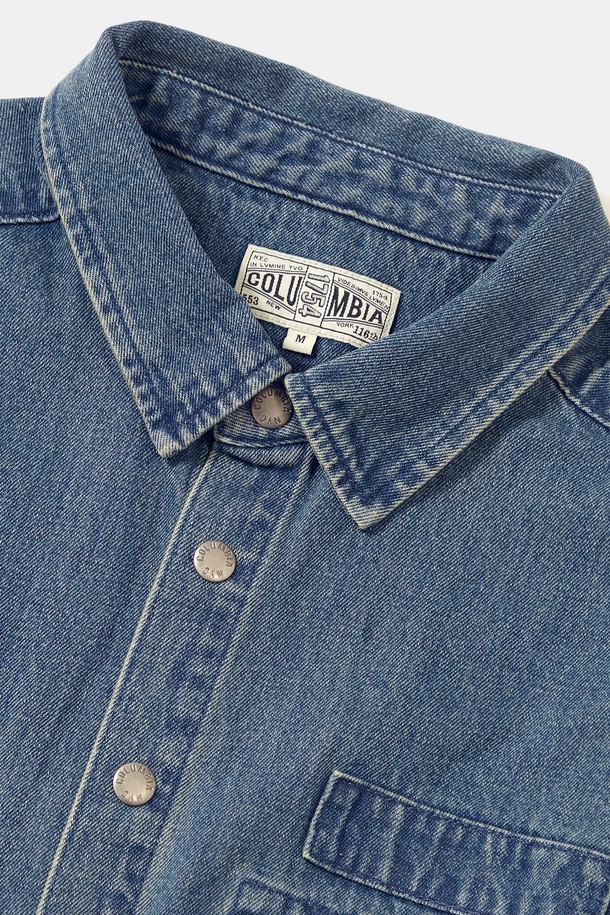 SL-LABEL(에스엘-라벨) 오버핏 데님 셔츠_미드나잇 진은 세미 오버핏으로 제작되어 편안한 착용감을 선사하며, 봄, 가을 간절기에 셔츠 또는 아우터로 활용하기 좋습니다. 그레이진, 미드나잇진, 라이트진 3가지 컬러로 출시되어 다양한 스타일 연출이 가능합니다. 데님과 면 혼방 소재로 제작되었으며, 110Z 두께감으로 적당한 무게감을 더했습니다. SCHOLARLY LION LABEL(스콜라리 라이온 라벨) 포인트와 박포켓 디자인이 돋보이는 트렌디한 데님 셔츠입니다. 데이트룩, 카페룩, 가을 나들이룩 등 캐주얼, 클래식, 미니멀 스타일을 즐기는 분들께 추천합니다.
