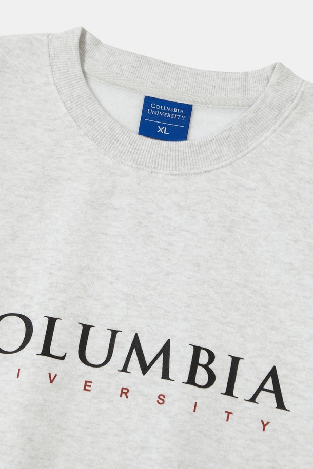 CU 시그 빅 플리스 크루넥_라이트 멜란지는 부드러운 촉감의 플리스 안감과 두꺼운 두께감으로 가을, 겨울철 따뜻하게 착용할 수 있는 맨투맨/스웨트셔츠입니다. 세미오버핏으로 편안한 착용감을 제공하며, 일상, 집콕, 산책 등 다양한 TPO에 어울립니다. 라이트 멜란지, 블랙, 오트밀 세 가지 컬러로 출시되어 취향에 맞게 선택할 수 있습니다. 시그니처 로고 프린트와 콜롬비아 플래그 포인트 디테일이 돋보이며, 면 67%, 폴리에스테르 33% 혼방 소재로 제작되었습니다. 베이직하고 캐주얼, 미니멀한 스타일을 선호하는 분들께 추천합니다.
