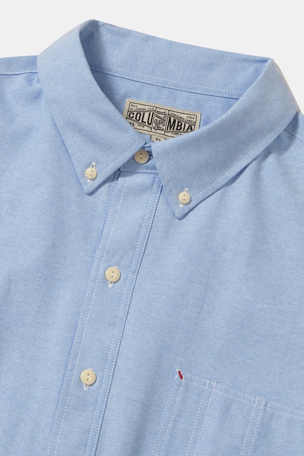 SL-LABEL (에스엘라벨) ONE POCKET OXFORD SHIRTS (원 포켓 옥스포드 셔츠) 블루는 옥스포드 면 소재의 긴소매 셔츠입니다. 차이나칼라 디자인에 오버핏과 릴랙스핏으로 편안한 착용감을 선사하며, 캐주얼, 클래식, 미니멀 스타일을 연출하기 좋습니다. 봄, 가을 계절에 어울리며, 데이트룩과 카페룩에 매치하기 좋습니다. 뻣뻣한 촉감과 스트라이프 패턴, 싱글 포켓 디테일이 특징이며, 스칼라리 라이온 라벨이 부착되어 있습니다. 일상에서 트렌디하고 캐주얼한 스타일을 연출해보세요.
