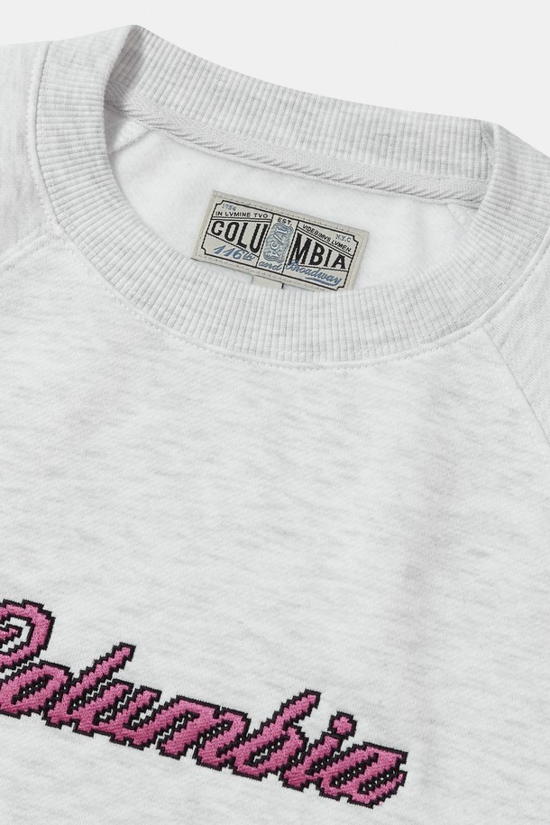 8BIT 크롭 플리스 여성 크루넥 라이트 그레이는 가을, 겨울 시즌에 캐주얼, 스포티한 스타일을 연출하기 좋은 여성용 맨투맨/스웨트셔츠입니다. 부드러운 촉감의 면, 폴리에스테르 혼방 소재에 안감은 플리스로 제작되어 포근함을 선사합니다. 세미 오버핏에 라운드넥 디자인, 래글런 슬리브와 다다미, 사티 자수 디테일, USA FLAG 사이드 라벨이 특징입니다. 크롭 기장으로 트렌디함을 더하며, 라이트 그레이, 네이비, 더스트블루 3가지 색상으로 만나볼 수 있습니다. 겨울 데일리룩, 집콕룩, 산책룩에 활용하기 좋습니다.
