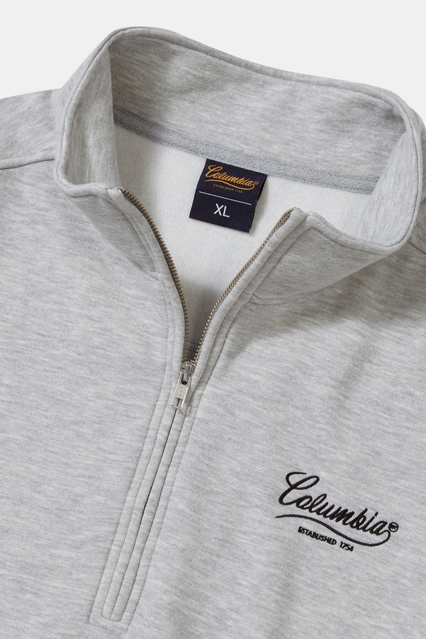 NY 스트리트 테일 플리스 하프 집업 맨투맨은 부드러운 촉감의 플리스 소재로 제작되어 편안한 착용감을 선사합니다. M그레이 및 블랙 두 가지 색상으로 출시되었으며, 일상 및 가벼운 산책 시 동네 마실룩, 산책룩 등 캐주얼 스타일을 연출하기 좋습니다. NY STREET TAIL 로고 직자수와 절개 디테일, COLUMBIA STREET 라벨로 포인트를 더했으며 YKK 지퍼를 사용하여 높은 품질을 자랑합니다. 넉넉한 세미 오버핏으로 트렌디함을 더하고, 하프넥 디자인과 긴 소매 기장으로 보온성을 높였습니다. 면과 폴리에스테르 혼방 소재로 제작되어 내구성이 뛰어나고 관리가 용이합니다.
