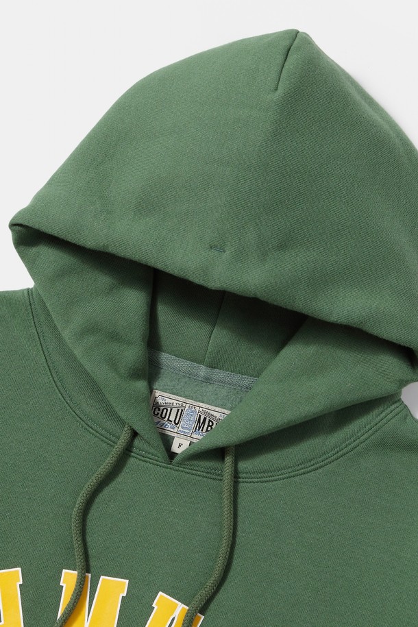 REVERSE ARCH FLEECE WOMEN HOODIE (리버스 아치 플리스 여성 후디)는 캐주얼, 스포티, 미니멀 스타일을 모두 아우르는 여성 후드티입니다. 빈티지 그린 컬러에 오버핏으로 제작되어 편안한 착용감을 선사하며, 가을, 겨울 시즌 데일리룩, 집콕룩, 산책룩에 활용하기 좋습니다. 두꺼운 두께감의 면, 폴리에스테르 혼방 소재로 부드러운 촉감과 플리스 안감을 통해 보온성을 높였습니다. COLUMBIA REVERSE ARCH 로고 프린트, 1754 FLAG 패치, TINY SCRIPT 자수 디테일과 캥거루 포켓이 돋보이는 디자인입니다. 긴 소매 기장의 크롭 기장으로 트렌디한 스타일을 연출할 수 있습니다.
