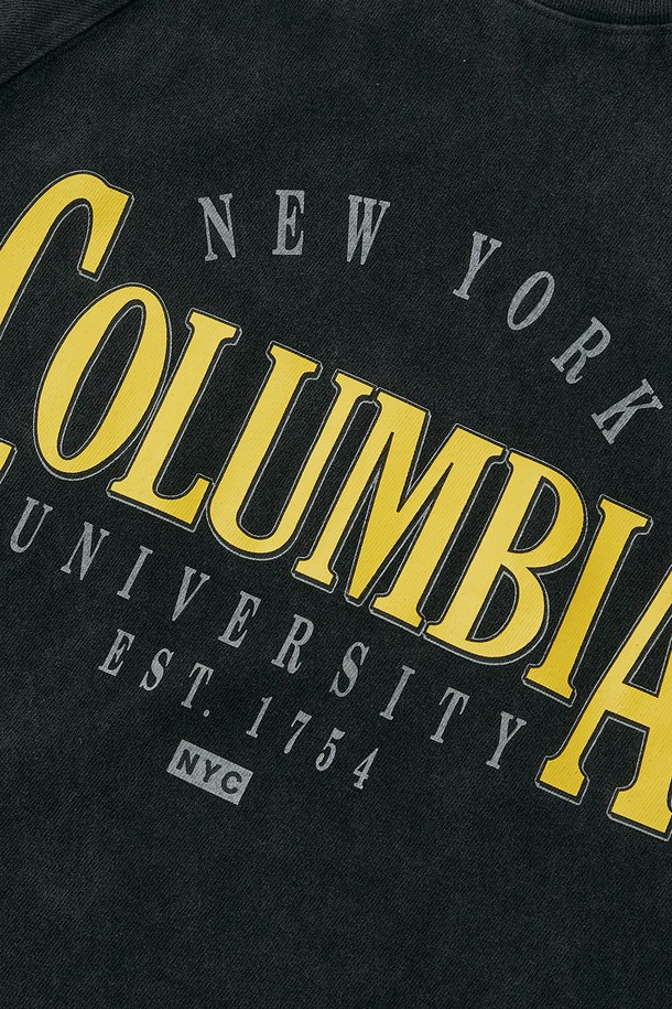 CU VTG 크랙 로고 미네랄 워시드 S/S 티셔츠 차콜은 빈티지 무드의 남성 반팔 티셔츠입니다. 260g 헤비 코튼 소재에 미네랄 워싱 가공을 더해 묵직하고 부드러운 촉감을 선사합니다. 라운드넥 디자인과 세미 오버핏, 릴랙스 핏으로 편안한 착용감을 제공하며, 래글런 소매와 1754 FLAG 소매 디테일이 특징입니다. 차콜 컬러에 로고와 프린트 패턴으로 캐주얼하고 미니멀한 스타일을 연출하기 좋습니다. 봄, 여름 시즌 일상복으로 활용하기 좋은 아이템입니다.
