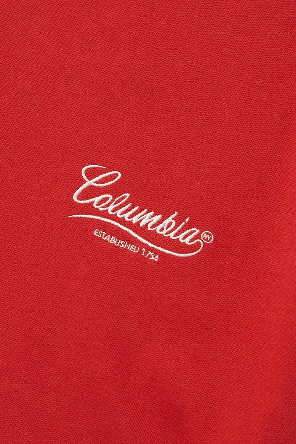 NY STREET TAIL (NY 스트리트 테일) 로고 S/S 티셔츠 레드는 일상, 여행 시 스트리트, 캐주얼, 미니멀 스타일을 연출하기 좋은 반소매 티셔츠입니다. 부드러운 면 소재로 제작되어 편안한 착용감을 제공하며, 봄, 여름에 입기 적합합니다. 세미오버핏 라운드넥 디자인으로 제작되었으며, NY STREET TAIL 로고 프린팅과 앞면 자수 디테일이 특징입니다. COLUMBIA STREET (컬럼비아 스트리트) 라벨이 부착되어 있습니다.
