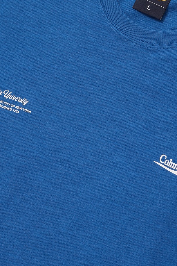 CU BIG WAVE LOGO S/S 티셔츠 블루는 편안한 일상과 여행에 적합한 반팔 티셔츠입니다. 릴랙스한 실루엣의 오버핏으로 제작되었으며, 앞뒤에 CU BIG WAVE 로고 프린팅이 돋보입니다. 슬럽 원단을 사용하여 자연스러운 질감을 살렸으며, 라운드넥 디자인으로 캐주얼한 스타일을 연출합니다. 봄, 여름 시즌에 활용하기 좋으며, 미니멀, 스트리트 스타일을 선호하는 분들께 추천합니다. 면 소재로 제작되어 부드러운 촉감을 제공합니다.
