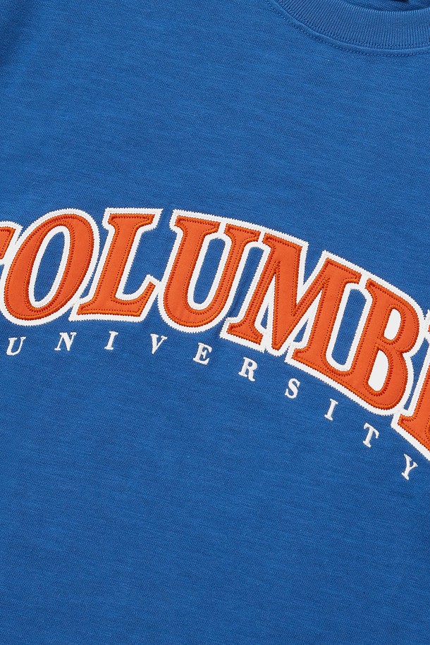 STREET ARCH LOGO S/S 티셔츠 블루는 캐주얼 및 스트릿 스타일을 선호하는 분들을 위한 반팔 티셔츠입니다. 봄, 여름 시즌에 적합하며, 오버핏으로 편안한 착용감을 제공합니다. 라운드넥 디자인에 부드러운 촉감의 슬럽 코튼 소재로 제작되었습니다. 티셔츠 앞면에는 Columbia Street 아치 로고 아플리케가, 하단 왼쪽에는 Columbia Classic 라벨이 포인트로 들어가 있습니다. 동네 마실룩, 여행룩 등 다양한 TPO에 활용하기 좋은 아이템입니다.
