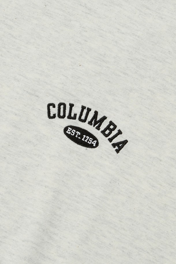 CU 아치 로고 반소매 티셔츠 오트밀은 편안한 착용감의 베이직 컴포트 웨어로, 일상과 봄, 여름철 가볍게 입기 좋은 티셔츠입니다. 200G 싱글 면 원단으로 제작되어 부드러운 촉감을 선사하며, 세미 오버핏 또는 릴랙스핏으로 트렌디한 스타일을 연출합니다. 라운드넥 디자인에 아치 로고 자수와 컬럼비아 로고 포인트 라벨이 더해져 캐주얼하면서도 미니멀한 느낌을 줍니다. 동네 마실룩이나 봄 소풍룩에 매치하여 편안하고 스타일리시한 룩을 완성해보세요. 블랙, 화이트 라이트 멜란지, 크라운 네이비 등 다양한 색상으로 출시되었습니다.
