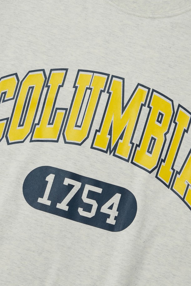 1754 아치 로고 S/S 티셔츠 오트밀은 베이직하고 캐주얼한 스타일의 반팔 티셔츠입니다. 면 소재로 제작되어 부드러운 촉감을 선사하며, 봄, 여름 시즌에 활용하기 좋습니다. 라운드넥에 세미오버핏으로 편안하게 착용 가능하며, 오트밀, 블랙, 차콜, 화이트 4가지 색상으로 출시되었습니다. 전면에 아치 로고 프린팅이 돋보이며, COLUMBIA 로고 포인트 라벨로 포인트를 더했습니다. 동네 마실룩, 여행룩 등 다양한 TPO에 매치하여 트렌디한 무드를 연출해보세요.
