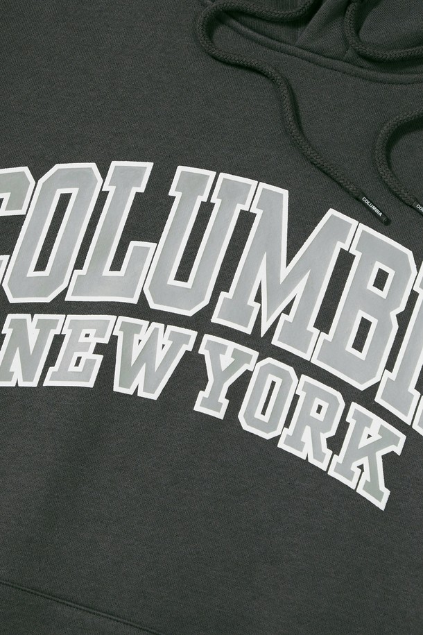 90'S 아치 플리스 후디_차콜은 가을, 겨울 시즌에 따뜻하게 입을 수 있는 후드티입니다. 차콜, 라이트밀란지, 오트밀 세 가지 색상으로 출시되었으며, 일상 속 캐주얼 스타일을 연출하기에 좋습니다. 면과 폴리에스테르 혼방 소재로 제작되어 부드러운 촉감과 편안한 착용감을 선사하며, 플리스 안감으로 보온성을 높였습니다. 콜롬비아 사이드 라벨이 돋보이는 세미 오버핏 디자인으로, 겨울 데일리룩, 집콕룩, 산책룩 등 다양한 TPO에 활용할 수 있습니다. 캐주얼, 미니멀, 스트리트 스타일을 즐겨 입는 분들께 추천합니다.
