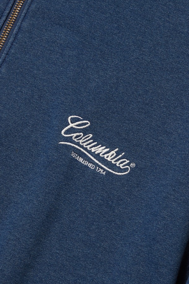 NY STREET TAIL 데님 테리 H/ZIP 후디_미드나잇 진은 편안함과 스타일을 모두 갖춘 공용 후드티셔츠입니다. 미드나잇 진과 블랙 진 두 가지 색상으로 출시되어, 캐주얼 및 스트릿 무드를 연출하기 좋습니다. 봄, 가을, 겨울 계절에 적합하며, 오버핏 레귤러 기장으로 제작되었습니다. 데님 테리 원단과 YKK 지퍼, Columbia Street 라벨을 사용하여 내구성과 디자인적 완성도를 높였습니다. 집콕룩이나 겨울 데일리룩에 활용하기 좋은 아이템입니다.
