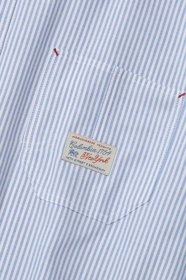 SL-LABEL (에스엘-라벨) ONE POCKET (원 포켓) OXFORD SHIRTS (옥스포드 셔츠) _BLUE STRIPE (블루 스트라이프)입니다. 블루 스트라이프, 블루 그레이 옐로우 스트라이프, 그레이 스트라이프 세 가지 컬러로 출시되었으며, 일상에서 트렌디하게 연출하기 좋습니다. 면 소재로 제작되어 탄탄한 촉감을 선사하며, 가슴 부분의 Single Out Pocket (싱글 아웃 포켓) 디테일과 여유로운 오버핏 실루엣이 특징입니다. 긴소매 기장으로 캐주얼, 클래식, 미니멀한 스타일 모두 소화 가능하며, SCHOLARLY LION LABEL (스콜라리 라이온 라벨) 포인트로 디자인의 완성도를 높였습니다.
