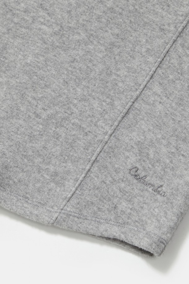 TINY SCRIPT 슬림 크롭 여성 후디_라이트 그레이는 캐주얼, 스포티, 미니멀 스타일을 추구하는 여성들을 위한 후드티입니다. 봄, 가을에 어울리는 이 후디는 일상복으로 활용하기 좋으며, 동네 마실룩, 피트니스룩, 봄 소풍룩 등 다양한 TPO에 매치할 수 있습니다. 라이트 그레이와 오트밀 두 가지 색상으로 출시되었으며, 폴리에스테르, 레이온, 스판덱스 혼방 소재로 제작되어 편안한 착용감을 선사합니다. 슬림핏 크롭 기장으로 트렌디함을 더했으며, 핑거홀 디테일과 커브드 절개, TINY SCRIPT 로고 자수 포인트로 디자인의 완성도를 높였습니다.
